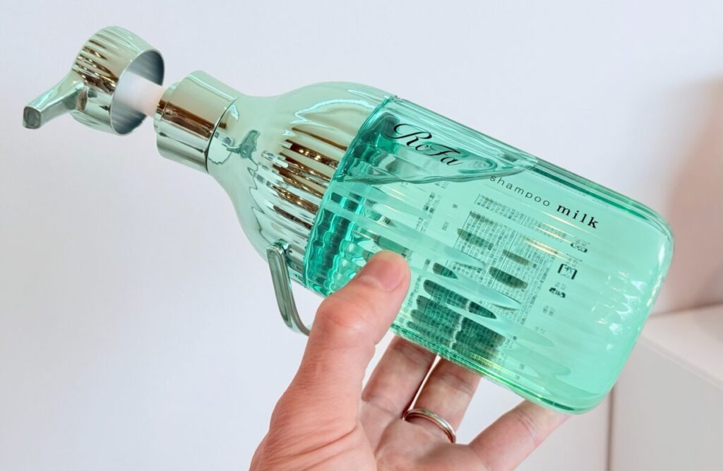 リファミルクプロテインシャンプーストレート（エメラルド）を解析