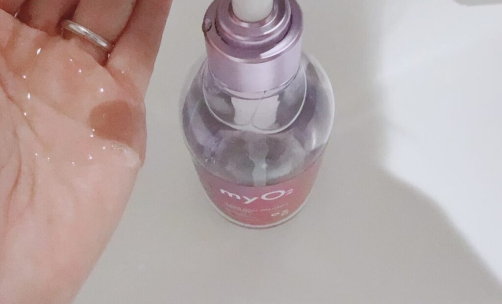 myO2 マイオーツーシャンプー ディープモイストの液体