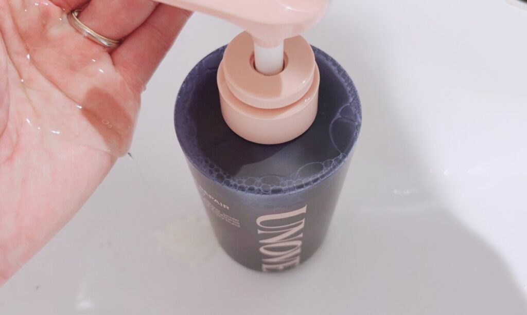 アノブシャンプーダメージリペアの液体
