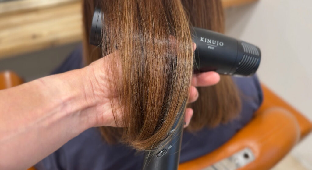 ドライヤーでブローしたうねり毛の仕上がり写真