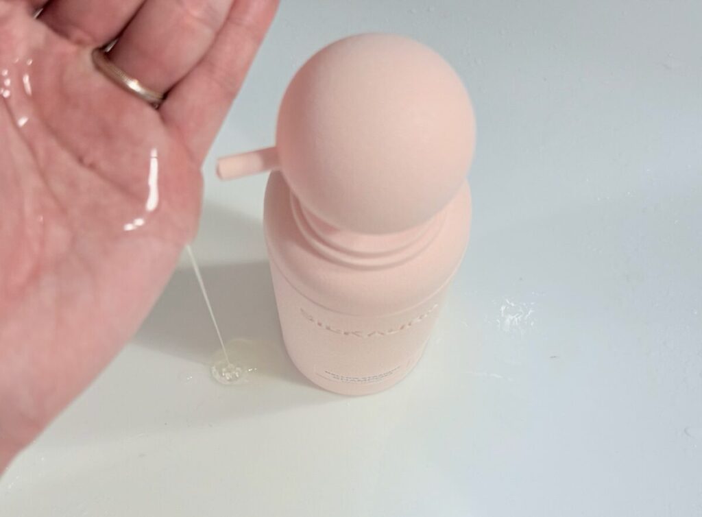 シル クオーラシャンプーの液体