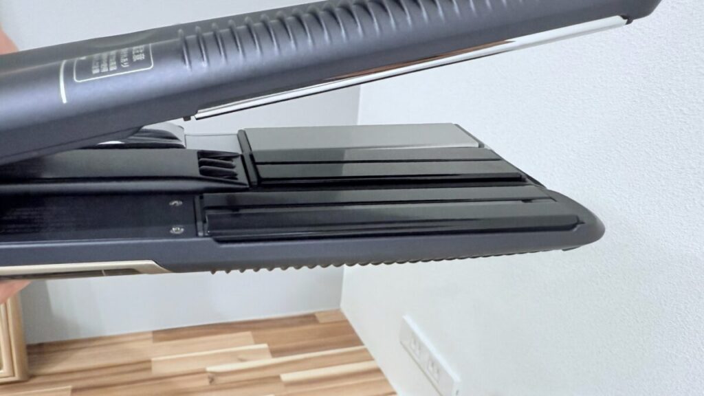 ヤーマン スムースアイロンフォトイオンプラスのプレート面積を比較