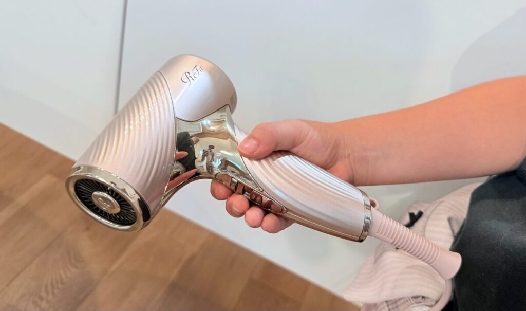 2025新作】リファドライヤーSEを美容師が口コミ評価！違いや使い