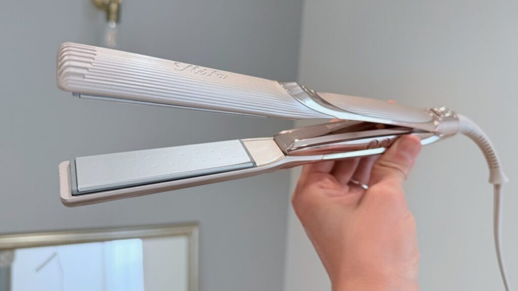 2025新作のリファストレートアイロンプロ+(プラス)