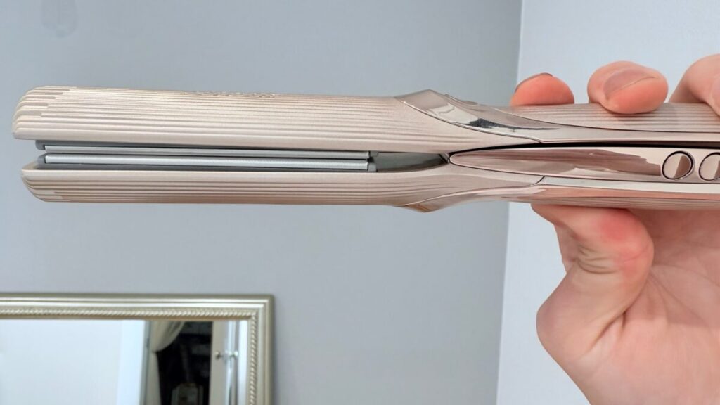 2025新作のリファストレートアイロンプロ+(プラス)