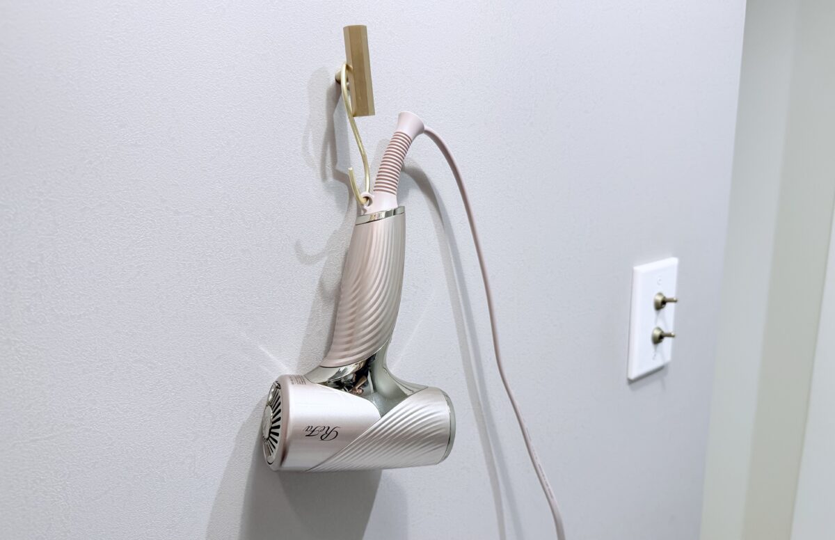 壁掛けも可愛いリファビューテックドライヤーSE