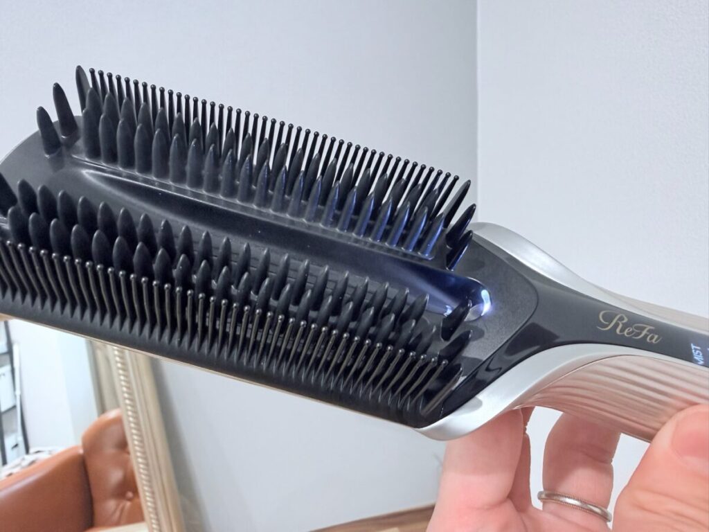 リファトリートメントアイロンのミスト噴射